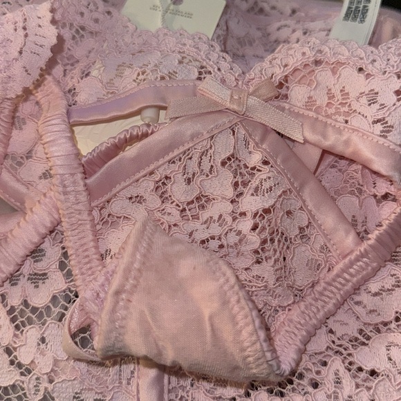 FOR LOVE & LEMONS
Creamsicle Lace Thong Panty & Underwire Bra - Picture 6 of 7